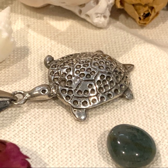 Vintage Sterling Silver Turtle Pendant - Picture 6 of 7